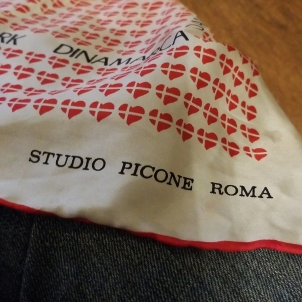 Vintage‎ Deco Red broken heart scarf